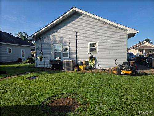 323 Wright Ave, Chaffee, MO, 63740-1518 | Card Image