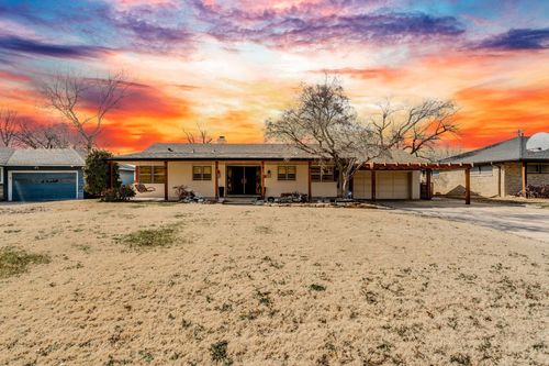 1317 N Parkwood Ln., Wichita, KS, 67208-2727 | Card Image