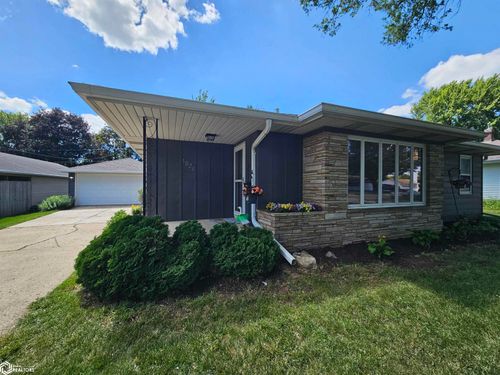 1827 Crestview Dr, Carroll, IA, 51401-3557 | Card Image