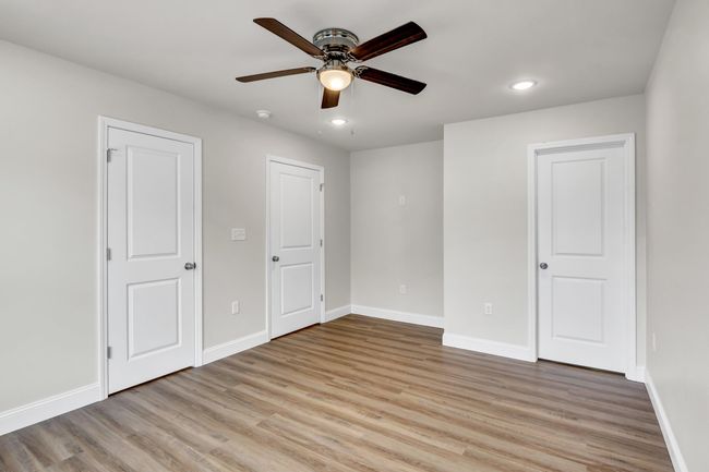 Features walk-in closet and en suite bathroom | Image 14