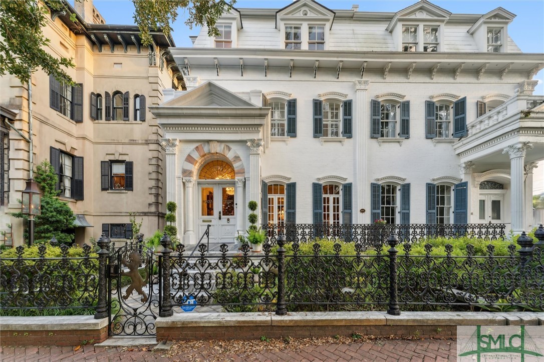 Hall St, Savannah, GA 31401