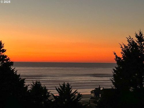 117 Sw 66th St, South Beach, OR, 97366-9706 | Card Image