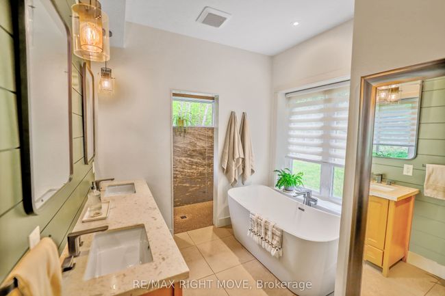 1025 Davis Dr, House other with 5 bedrooms, 3 bathrooms and 15 parking in Severn Bridge ON | Image 15