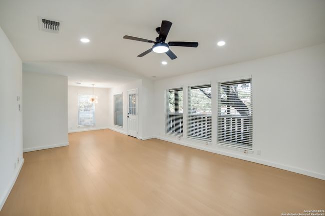 APT-1002 - 2718 Old Field Dr, Condo with 2 bedrooms, 2 bathrooms and null parking in San Antonio TX | Image 4
