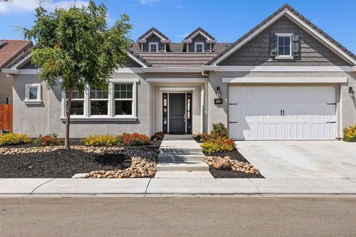 1385 Mirassou Dr, Manteca, CA, 95337-9660 | Card Image