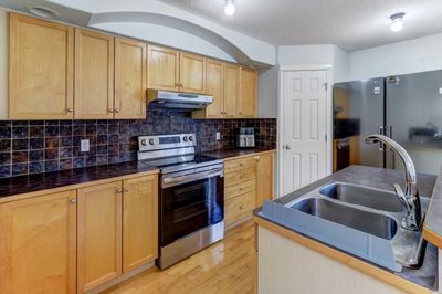 18 Covewood Cir Ne, House other with 3 bedrooms, 3 bathrooms and 2 parking in Calgary AB | Image 2