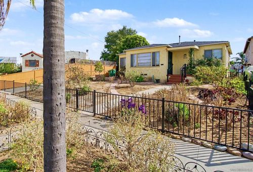 3239 N Mountain View Dr, San Diego, CA, 92116-1736 | Card Image