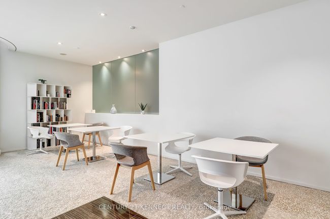 526 - 1 Bloor St E, Condo with 3 bedrooms, 2 bathrooms and null parking in Toronto ON | Image 29