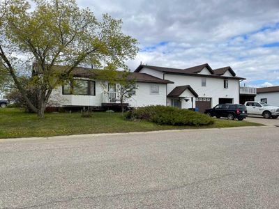 10929 114 St, House detached with 5 bedrooms, 2 bathrooms and 6 parking in Fairview AB | Image 1