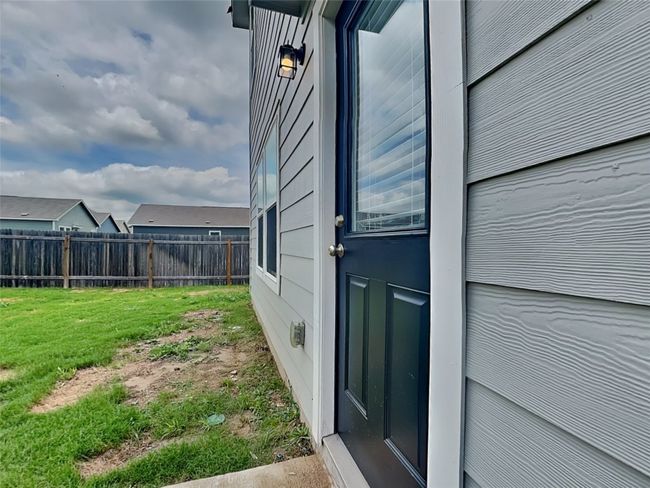 View of property entrance | Image 14