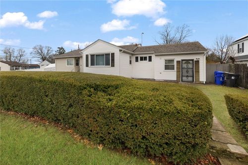 20 Cleveland St, West Warwick, RI, 02893-2428 | Card Image