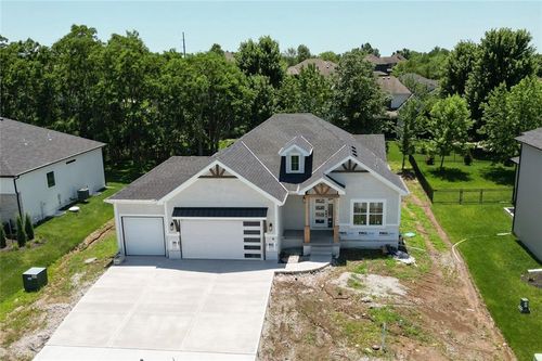 2616 Ne Woodland Oak Dr, Lee's Summit, MO, 64086-7126 | Card Image