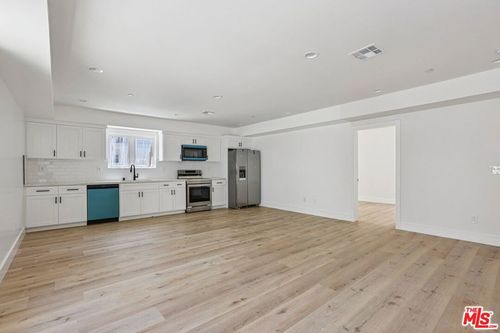 2-2111 Holly Dr, Los Angeles, CA, 90068-2851 | Card Image