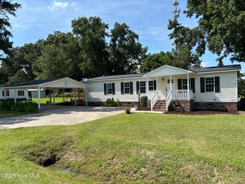 3895 Taylor Rd, Farmville, NC, 27828-8958 | Card Image