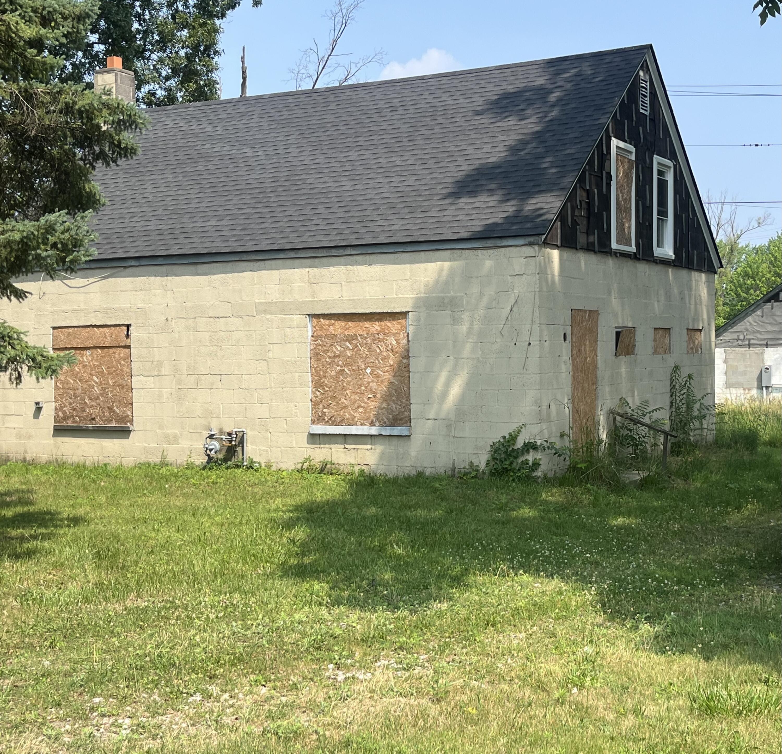 Brest , Taylor, MI 48180