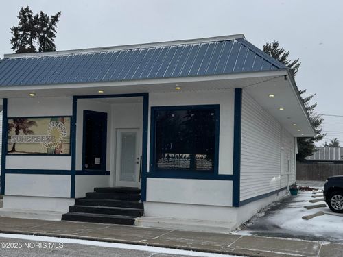 412414 Hopkins St, Defiance, OH, 43512-2227 | Card Image