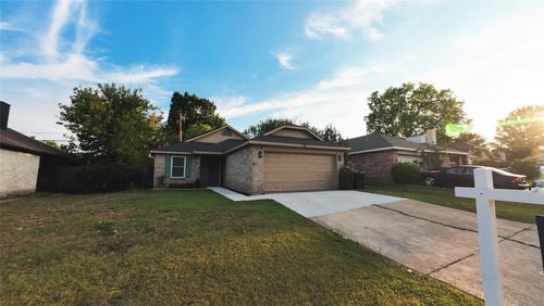 1404 Woodfern Dr, Arlington, TX, 76018-1247 | Card Image