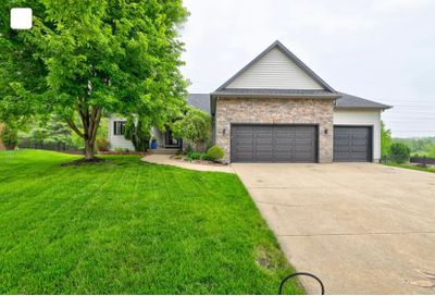 7781 Caldwell Circle, Home with 4 bedrooms, 3 bathrooms and null parking in Johnston IA | Image 2