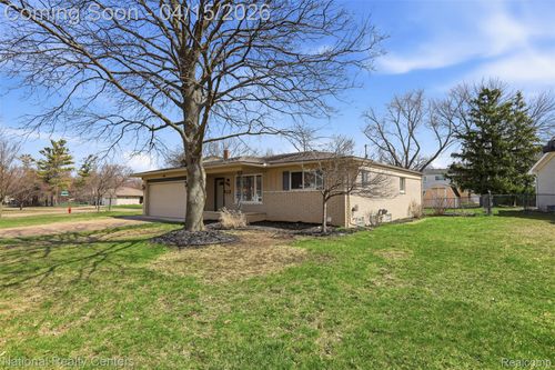 5358 Church Hill Dr, Troy, MI, 48085-3472 | Card Image