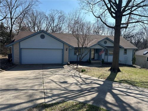 9301 Nw 80th St, Weatherby Lake, MO, 64152-1611 | Card Image