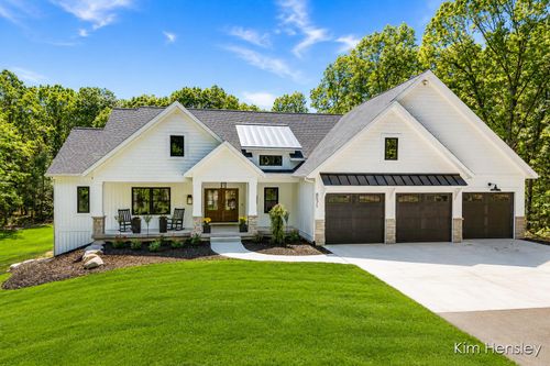 8571 Young Ave Ne, Rockford, MI, 49341 | Card Image