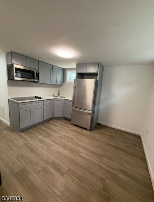 b1by-100 Rosa Parks Blvd, Paterson, NJ, 07501-1102 | Card Image