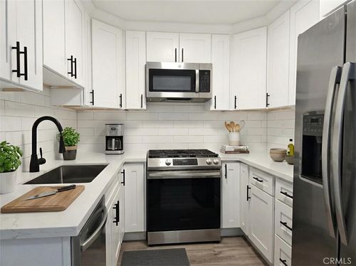 unit-2-9525 Sylmar Ave, Panorama City, CA, 91402-6987 | Card Image