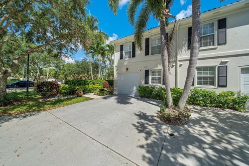 2117 Tigris Dr, West Palm Beach, FL, 33411-5764 | Card Image