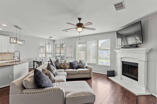 Fantastic open layout between the living room, breakfast space and kitchen! An entertainer's dream! | Image 10