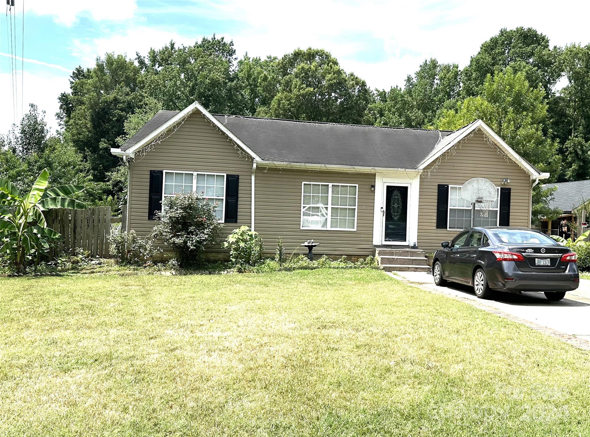 Louglen Cir, Charlotte, NC 28212