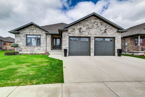 1025 Reserve Avenue S, North Perth, ON, N4W0B5 | Card Image