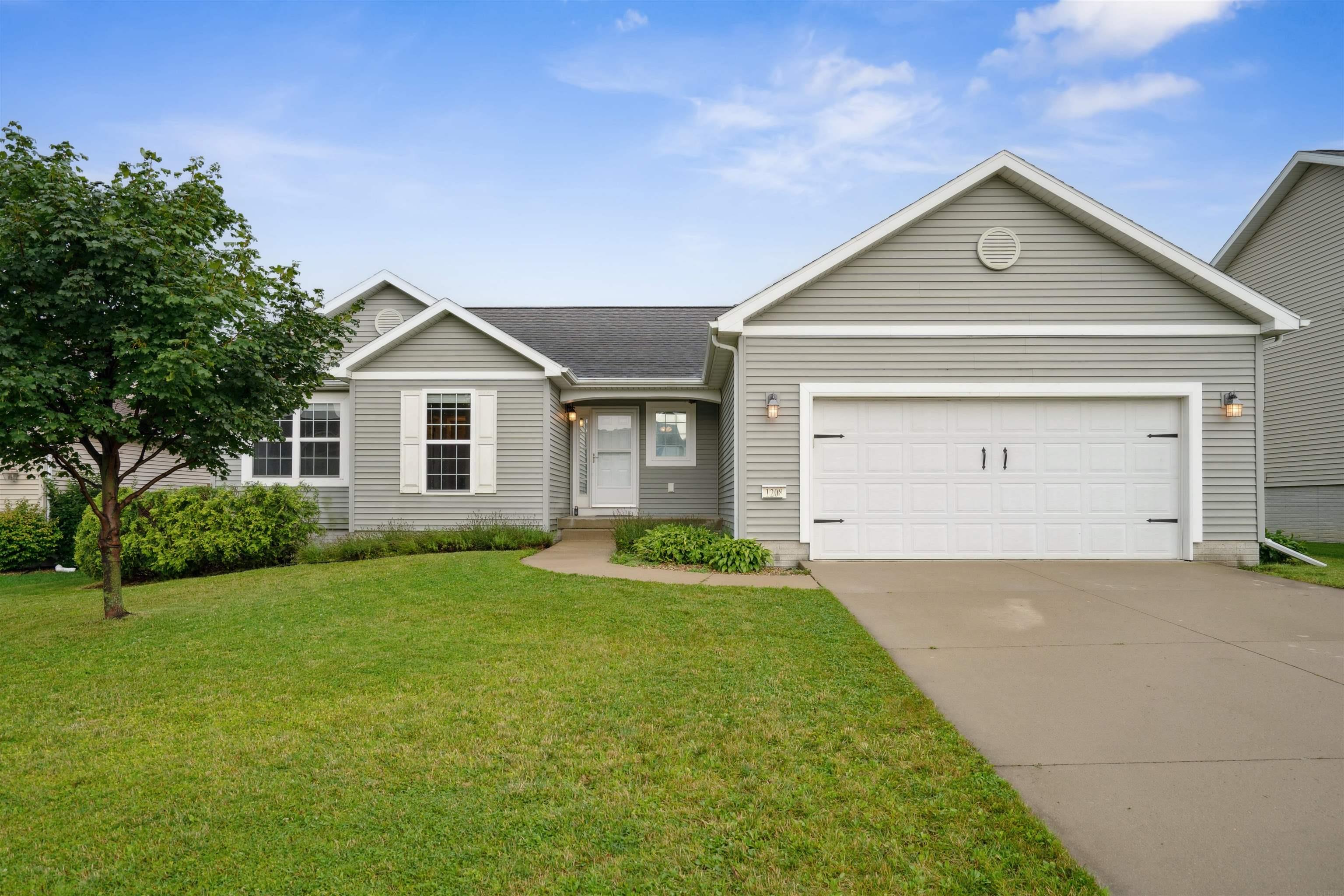 Amelia Dr, Cedar Falls, IA 50613
