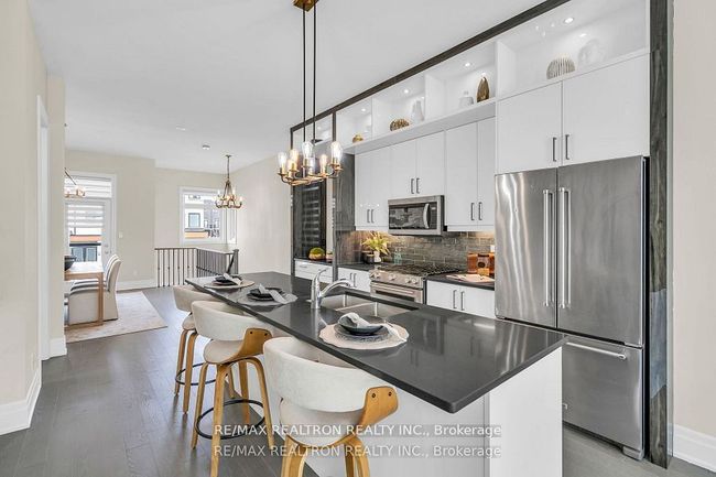 178 Golden Trail, House attached with 5 bedrooms, 4 bathrooms and 1 parking in Vaughan ON | Image 5