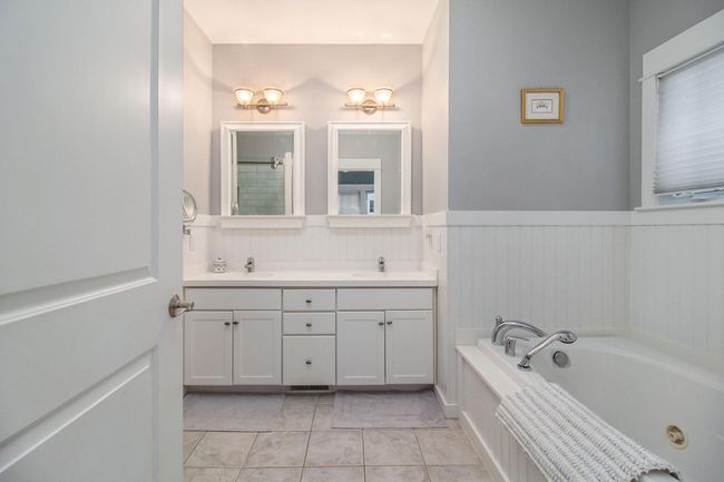 Main floor - primary bath 1 | Image 21