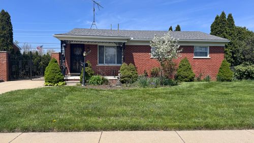 13442 Kerr St, Southgate, MI, 48195-1115 | Card Image