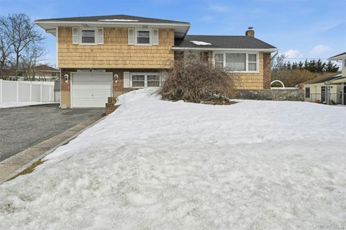 23 Shirley Ct, Smithtown, NY, 11787-3912 | Card Image