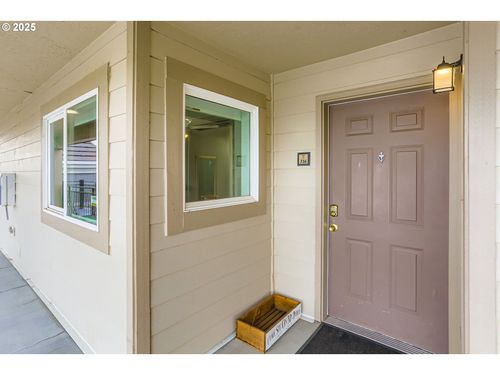 unit-316-15320 Nw Central Dr, Portland, OR, 97229-0992 | Card Image