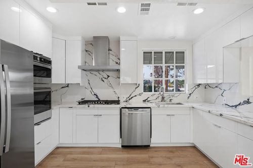 6266 Etiwanda Ave, Tarzana, CA, 91335-7062 | Card Image