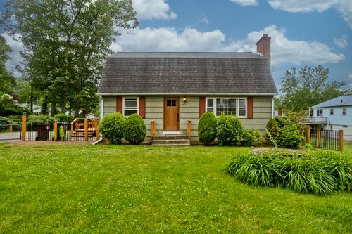 7 Summit Dr, Westfield, MA, 01085-4635 | Card Image