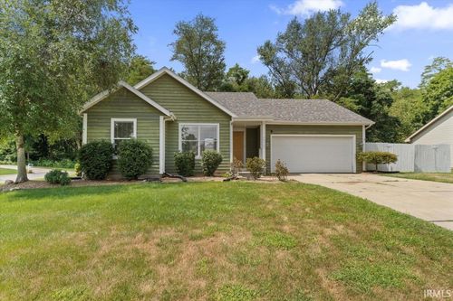 55161 Patrician Park Dr, Osceola, IN, 46561-9085 | Card Image