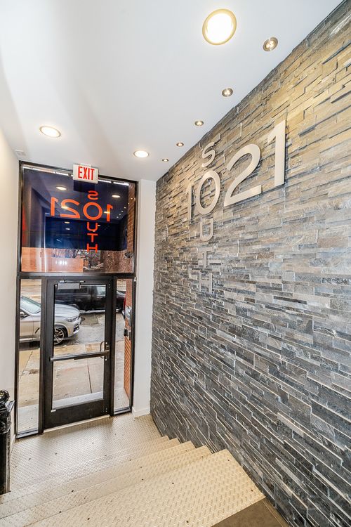 apt-205-1021 S State St, Chicago, IL, 60605-2218 | Card Image