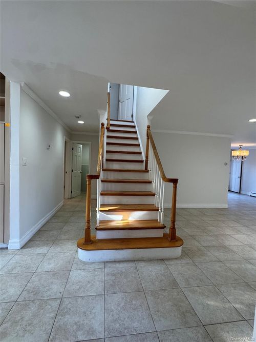 12 Chadwick Rd, Great Neck, NY, 11023-1620 | Card Image