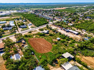 3210 Lake Dr, Home with 3 bedrooms, 2 bathrooms and 2 parking in San Angelo TX | Image 2