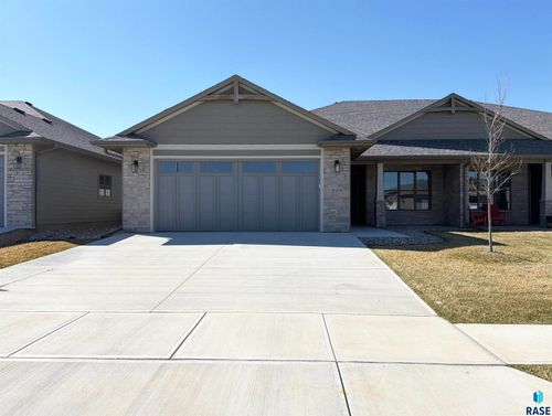7009 E Copper Stone Cir, Sioux Falls, SD, 57110-7145 | Card Image