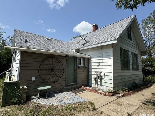 114 3rd Ave, Climax, SK, S0N0A7 | Card Image