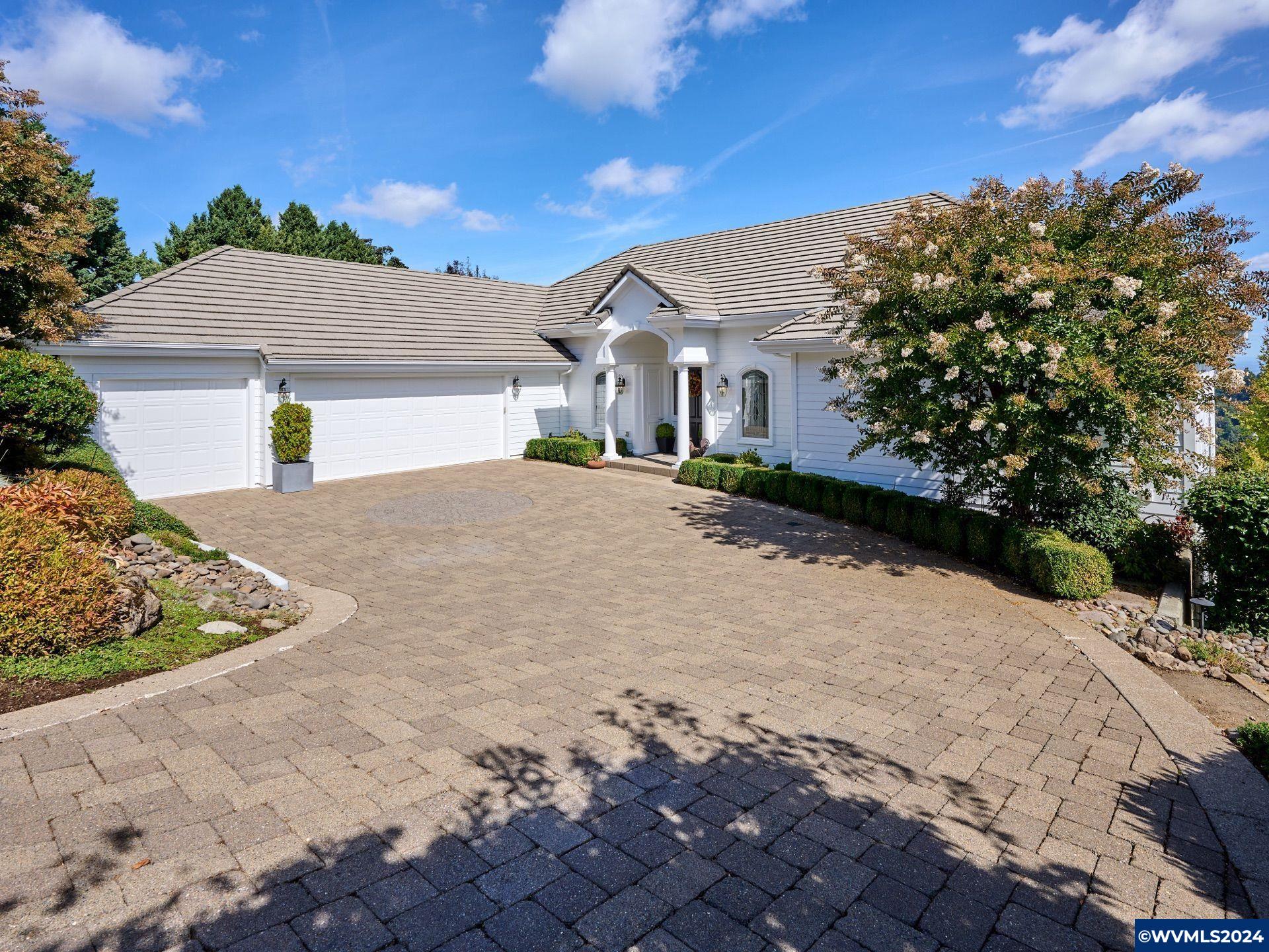Crestmont Cir, Salem, OR 97302