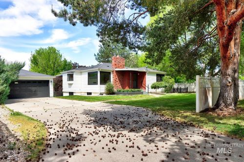743 N Horseshoe Bend Rd, Eagle, ID, 83616-6879 | Card Image