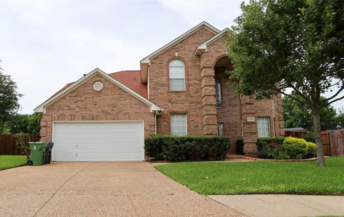 2325 Denham Dr, Arlington, TX, 76001-8414 | Card Image