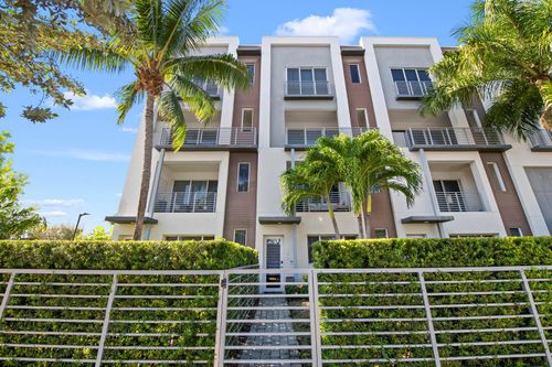 102-1025 Ne 18th Ave, Fort Lauderdale, FL, 33304-2546 | Card Image