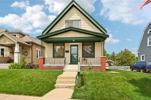 3866 E Armour Ave, Cudahy, WI, 53110-1207 | Card Image